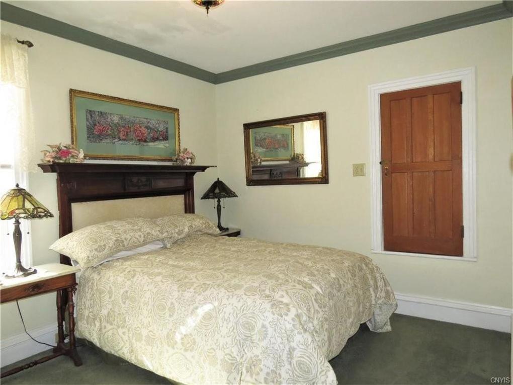 Raindrops On Roses Bed & Breakfast Herkimer ภายนอก รูปภาพ