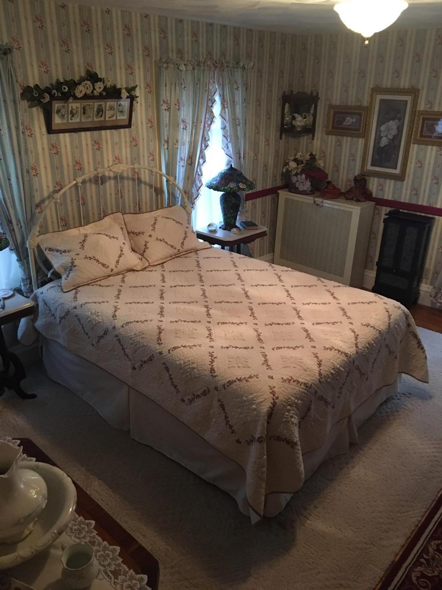 Raindrops On Roses Bed & Breakfast Herkimer ภายนอก รูปภาพ